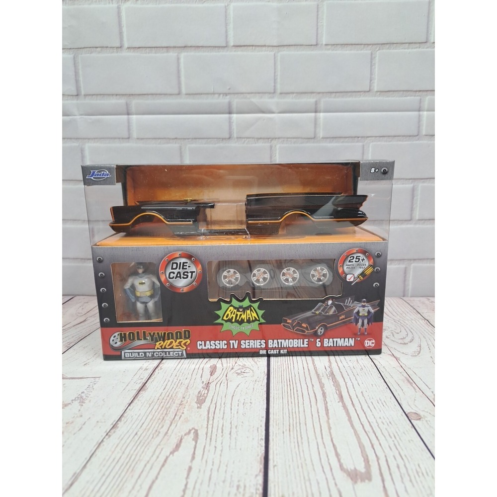 NEW Jada Toys 30873 Batman 1966 TV Series BATMOBILE 1:24 Scale Vehicle w/Figure